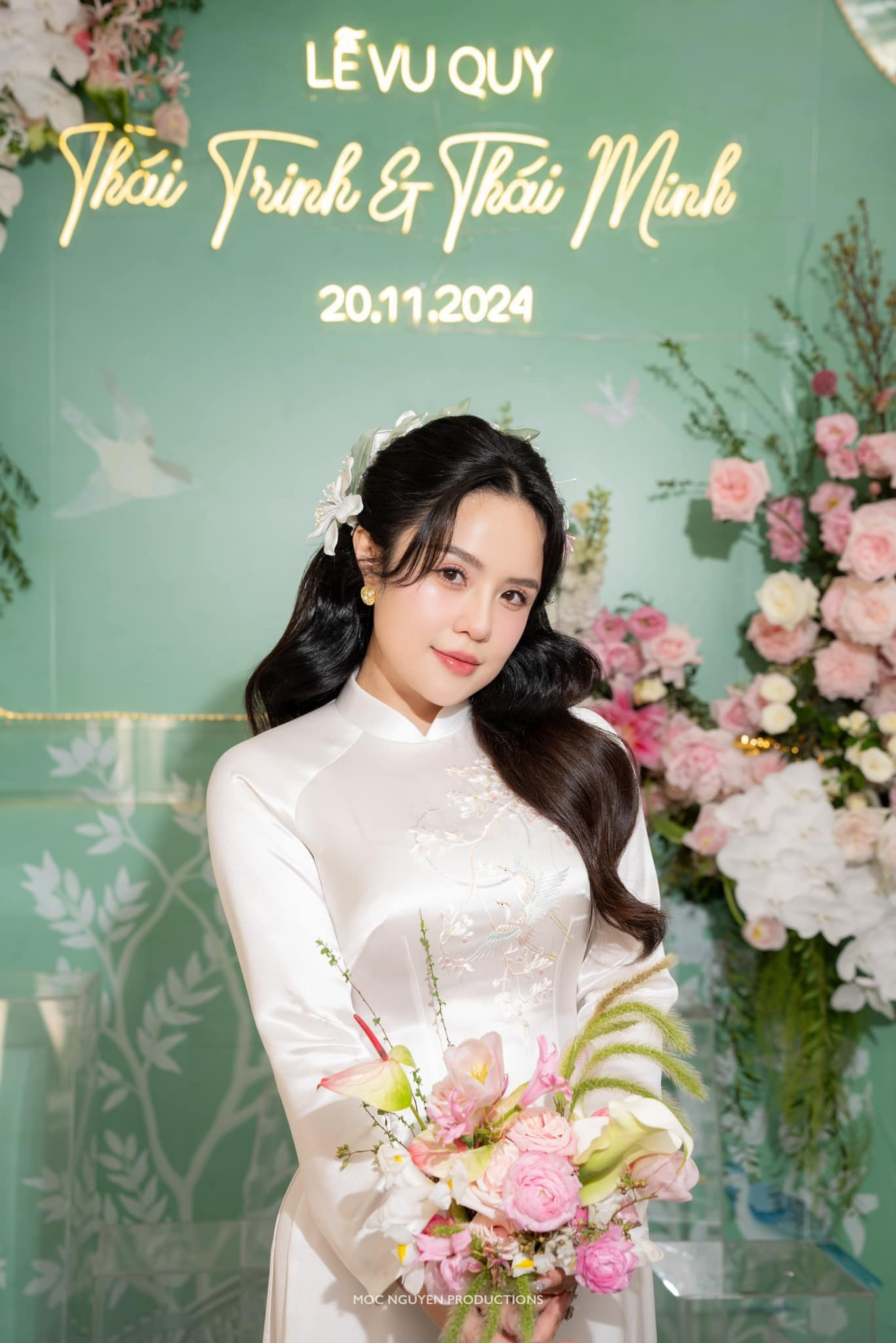 Thái Trinh sinh con đầu lòng với chồng thiếu gia kém 6 tuổi