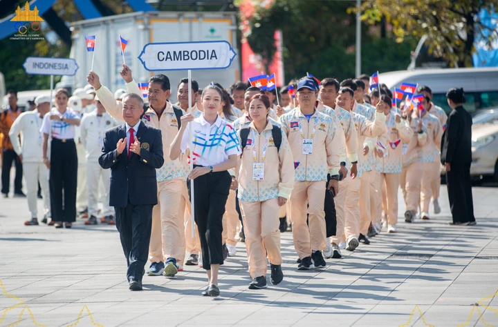 Campuchia tham gia lễ thượng cờ. (Nguồn: Kampuchea Thmey Daily)