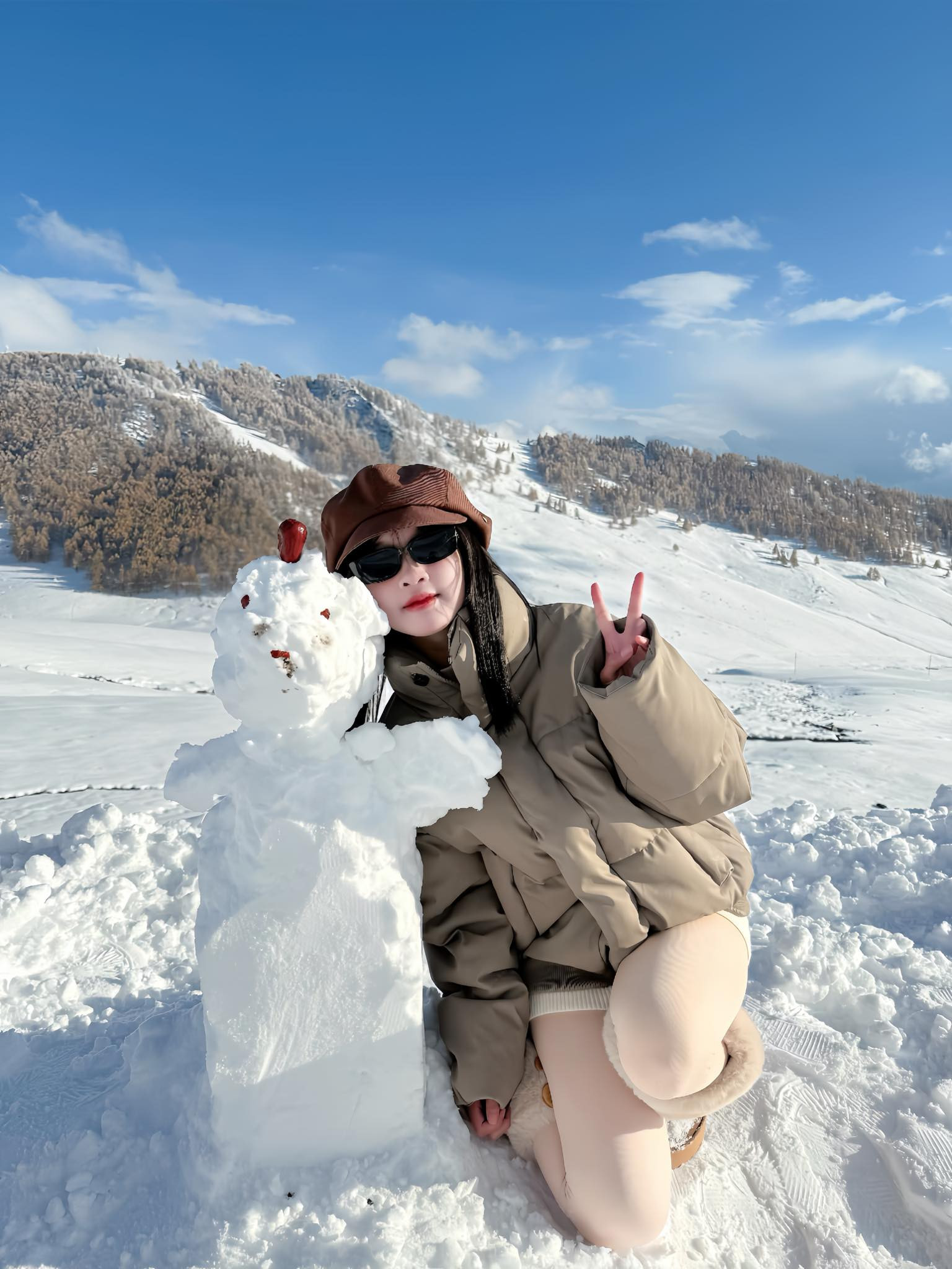 Tôn Bằng khoe ảnh cưới với vợ thứ 4 kém 26 tuổi