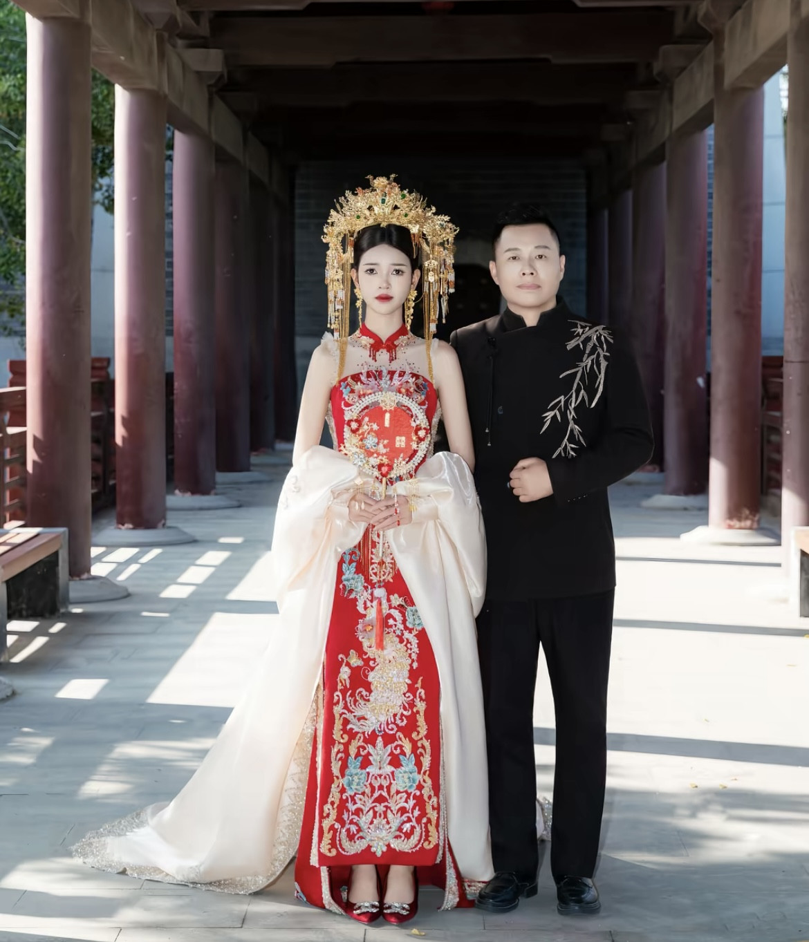 Tôn Bằng khoe ảnh cưới với vợ thứ 4 kém 26 tuổi