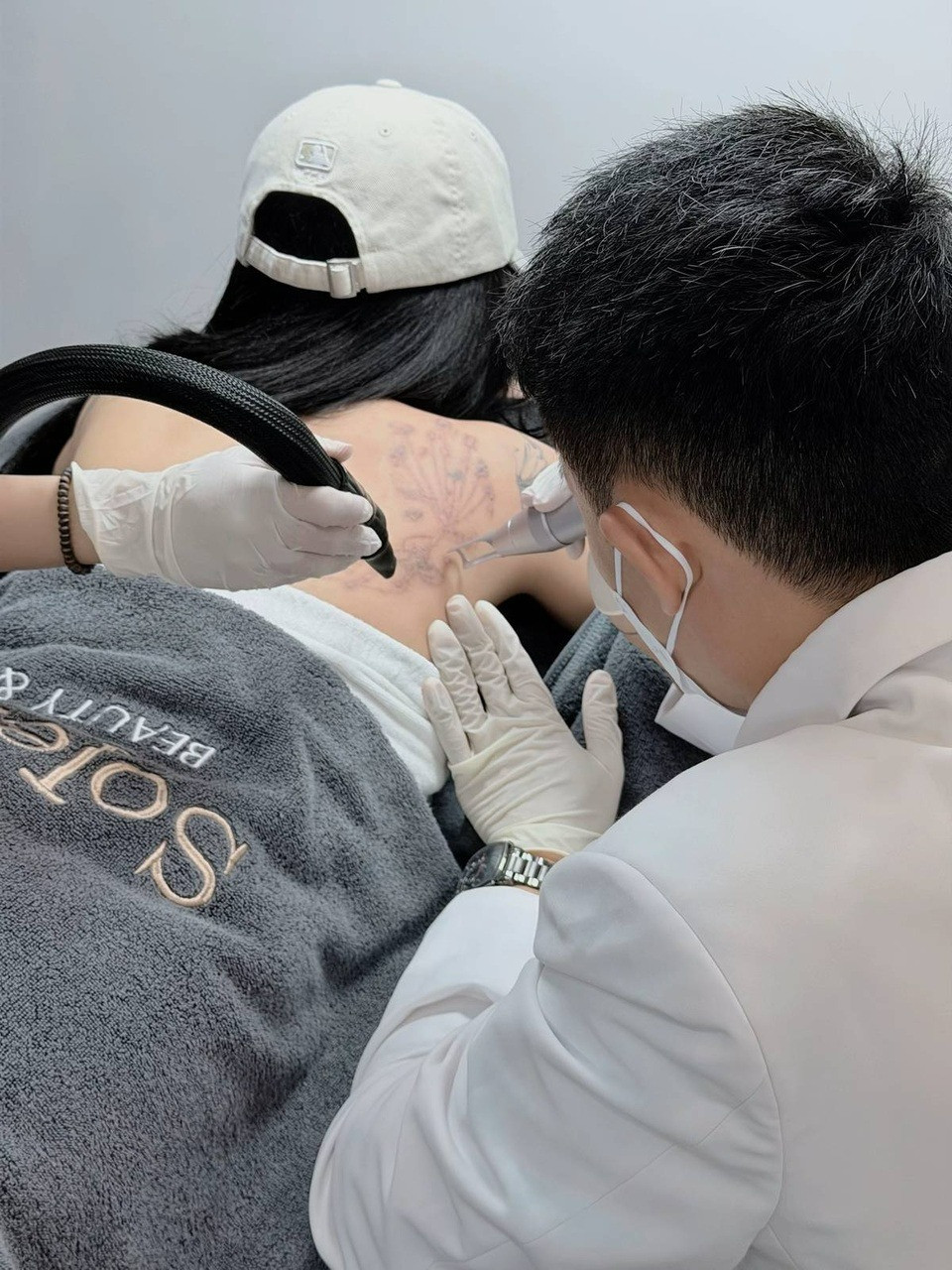 CiiN xoá sạch hình xăm sau ồn ào không được lòng mẹ bạn trai OgeNus