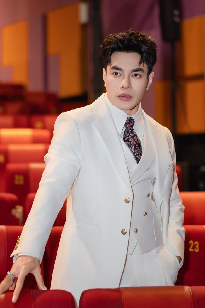 Fan meeting Lê Dương Bảo Lâm giá bao nhiêu mà ế vé