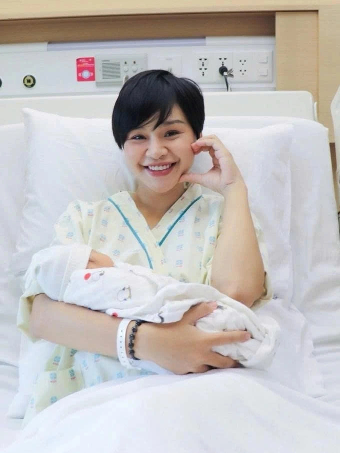 h hen nie, ngoc han, ngo thanh van va nhung sao viet lam me trong nam 2025 hinh anh 3