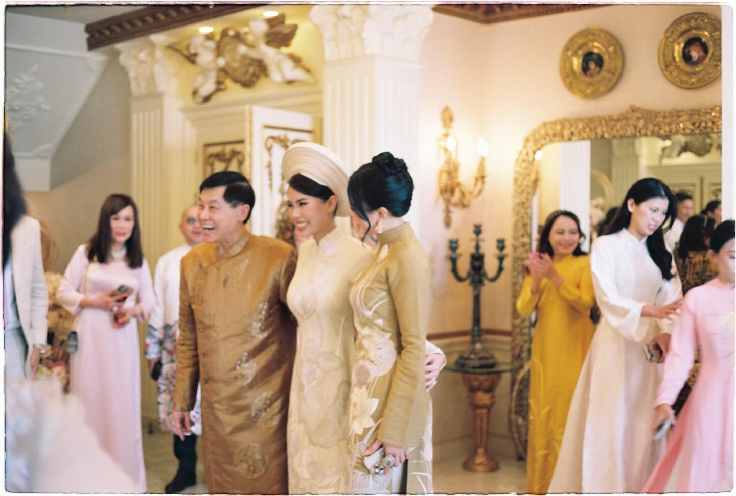 Ảnh cận lễ gia tiên truyền thống của con gái tỷ phú Johnathan Hạnh Nguyễn