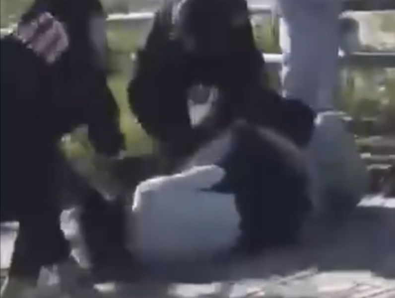 Đánh hội đồng.png