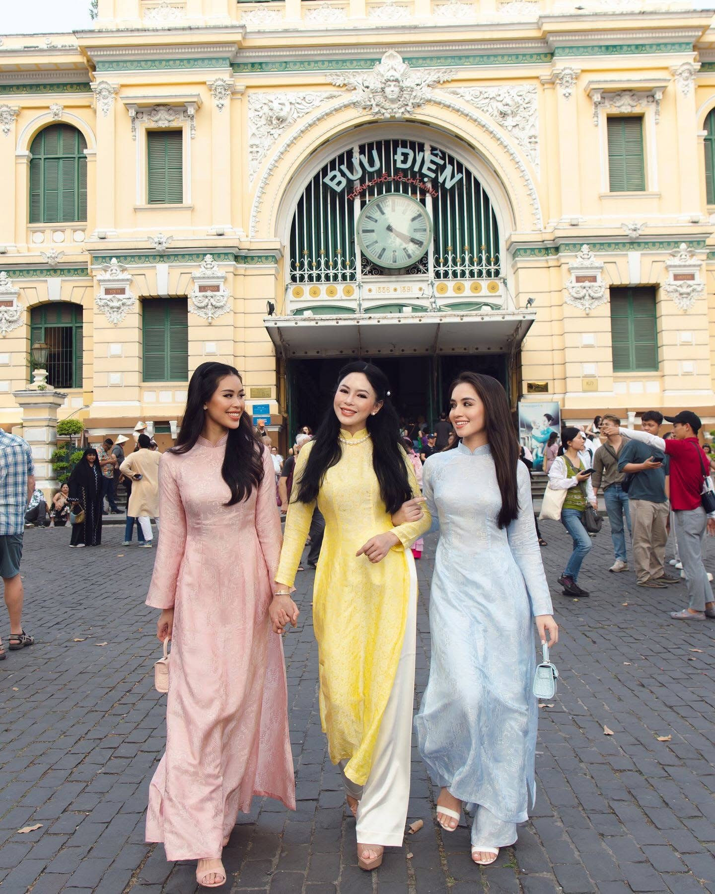 Ảnh đời thường tuyệt đối sang chảnh của con dâu tương lai nhà tỷ phú Johnathan hạnh nguyễn