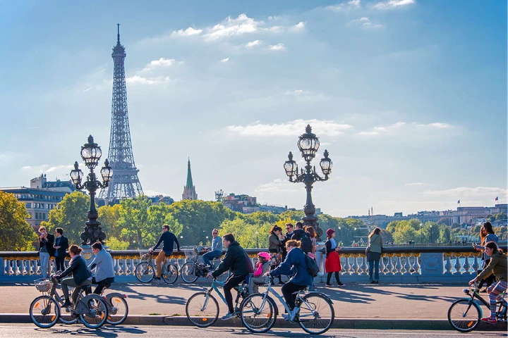 Thủ đô Paris (Pháp) là nơi nhiều người ưa chuộng sử dụng xe đạp. (Ảnh: Wanderlustcrew)
