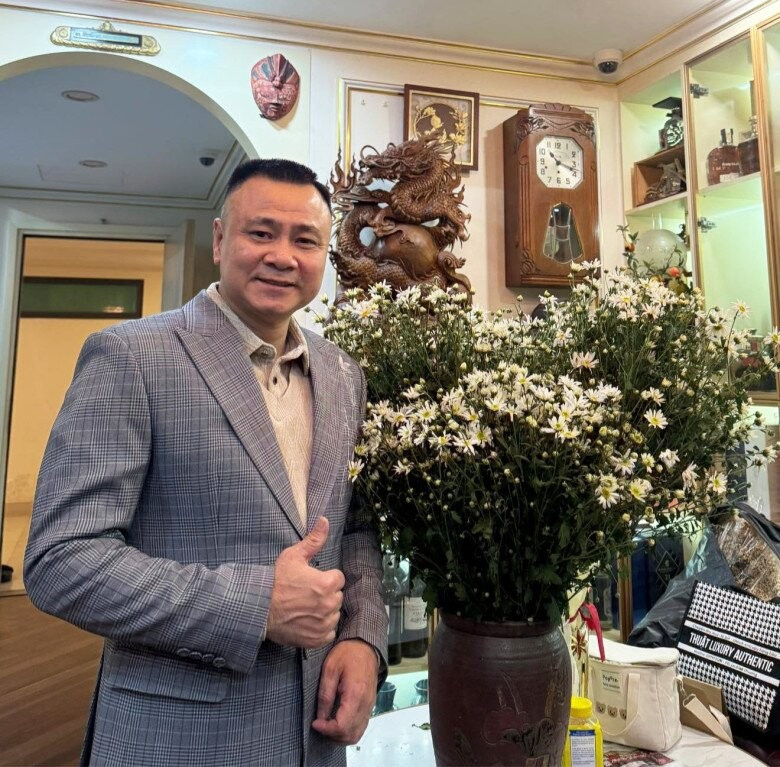 Tổ ấm rực rỡ của NSND Tự Long  - Ảnh 8.