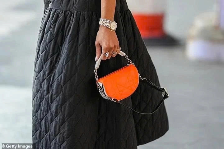 nhung dau hieu cho thay ban dang thieu tu tin va cach loai bo hinh anh 1