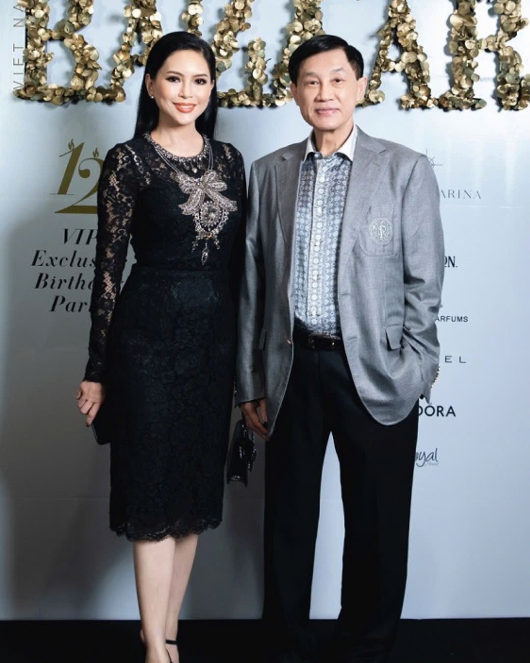 Mẹ tỷ phú của Tiên Nguyễn đẹp xuất sắc trong hôn lễ của con gái ở Đà Nẵng