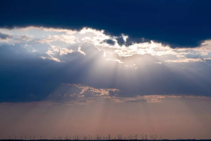 Bà Charlotte thấy mình tách khỏi cơ thể, đi đến một thế giới khác.