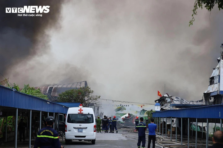 Vụ cháy không gây thiệt hại về người, còn về tài sản đang được thống kê, xác định.