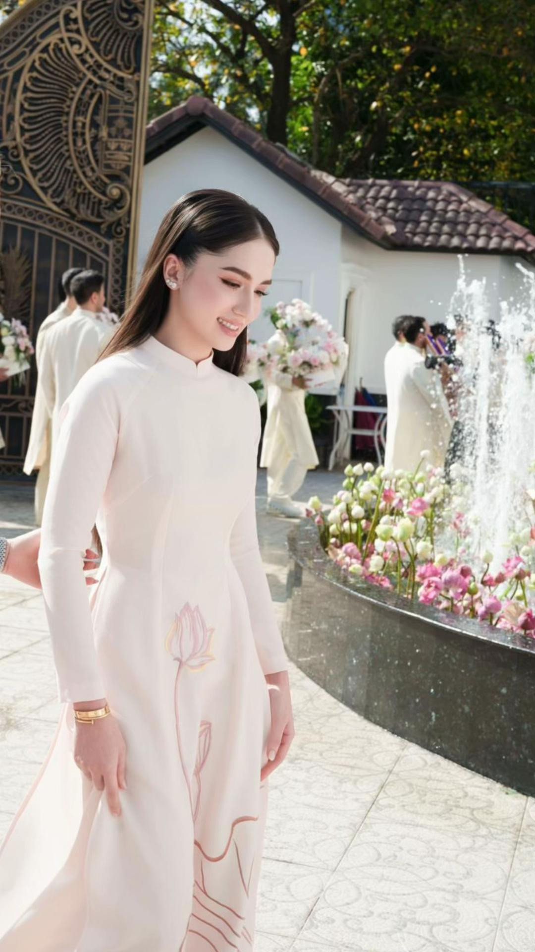 Ảnh nét căng khoe cận nhan sắc xinh đẹp của bạn gái Hiếu Nguyễn