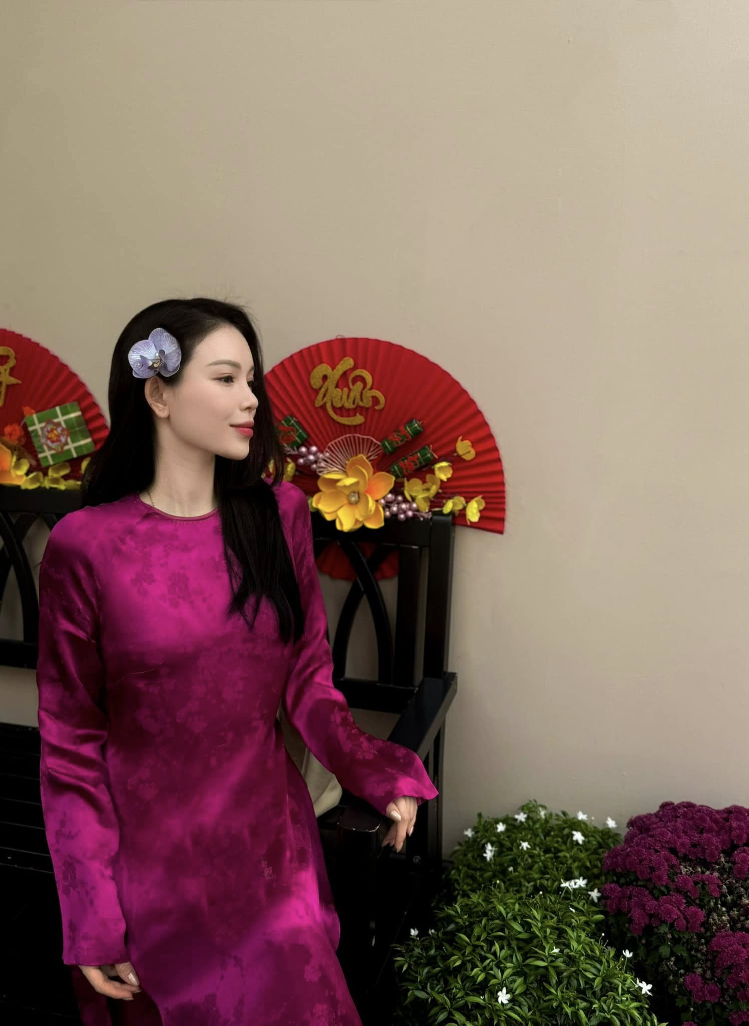 Bóc giá chiếc túi hàng hiệu của Linh Rin trong đám cưới con gái tỉ phú Johnathan Hạnh Nguyễn - Ảnh 2.