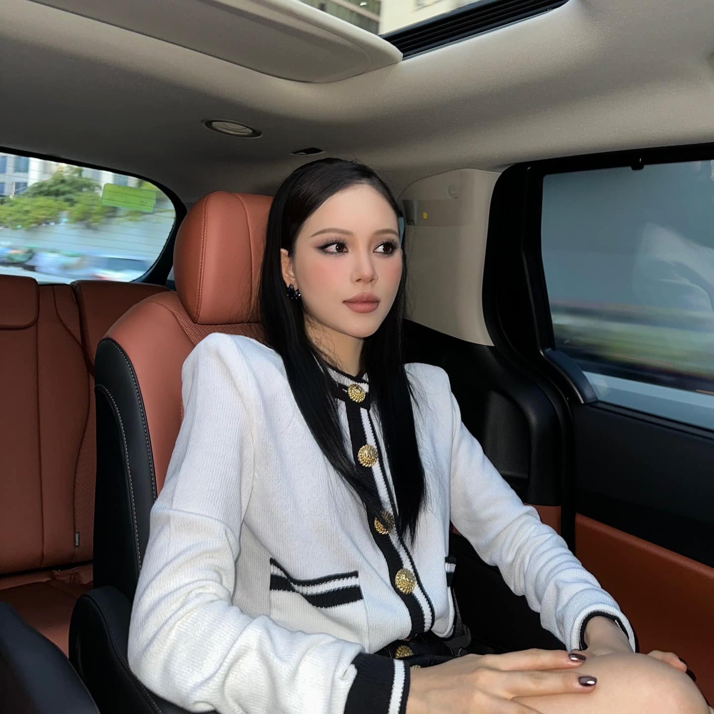 Bóc giá chiếc túi hàng hiệu của Linh Rin trong đám cưới con gái tỉ phú Johnathan Hạnh Nguyễn - Ảnh 8.