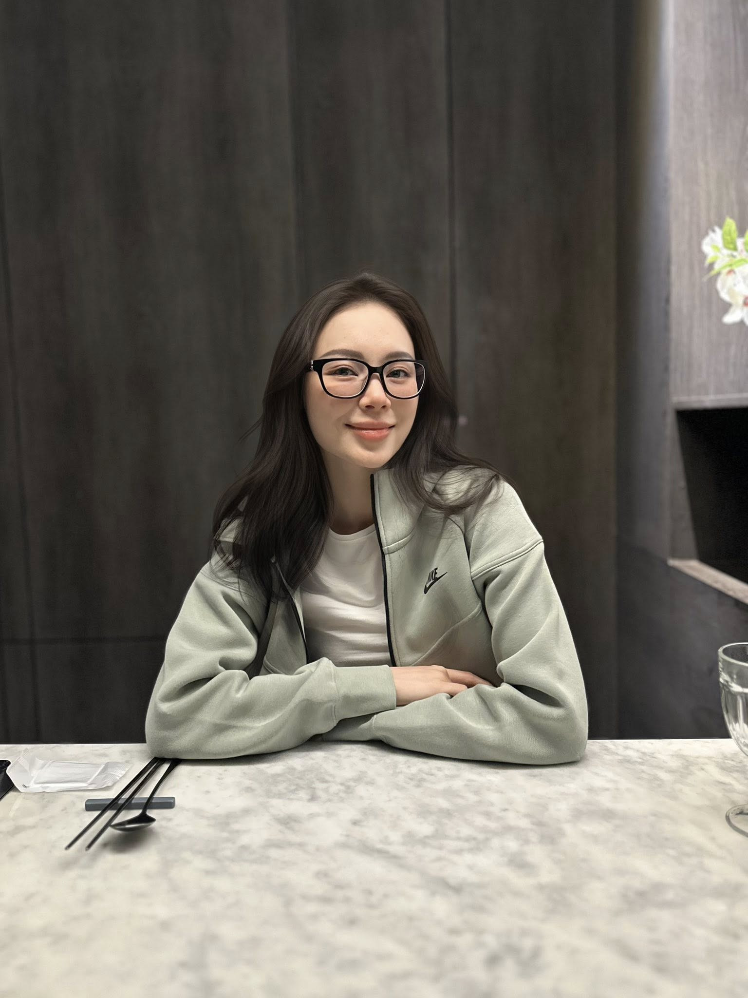 Bóc giá chiếc túi hàng hiệu của Linh Rin trong đám cưới con gái tỉ phú Johnathan Hạnh Nguyễn - Ảnh 10.