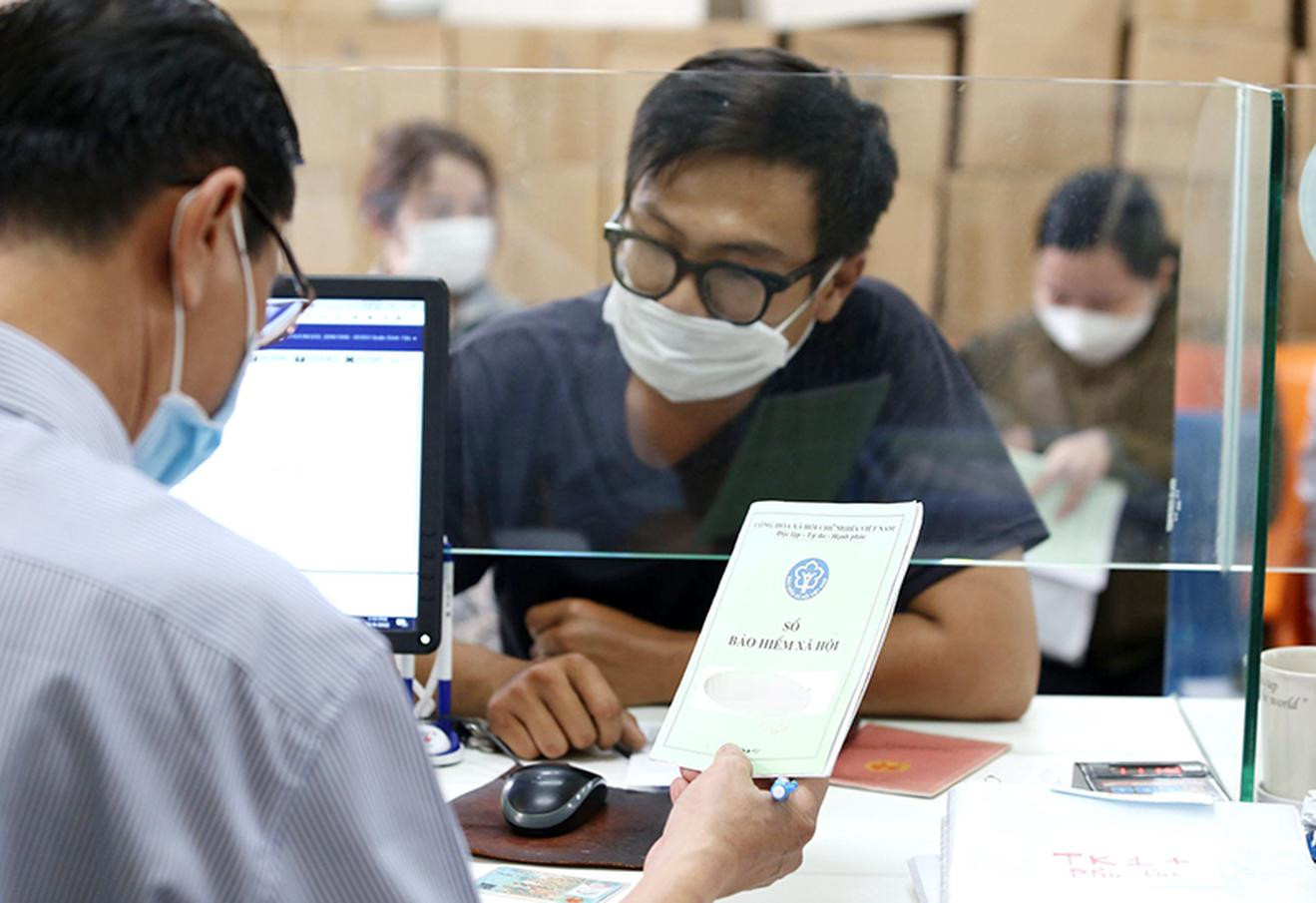 Có được cùng lúc tham gia BHXH bắt buộc và tự nguyện để được hưởng lương hưu cao hơn? - Ảnh 1.