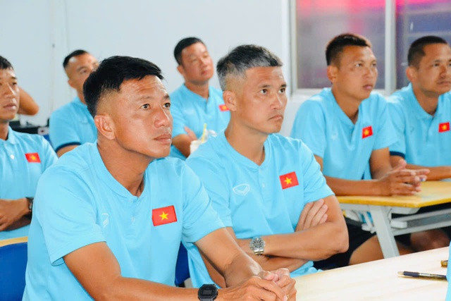 Vợ chồng Công Vinh Thủy Tiên hiếm hoi lộ diện