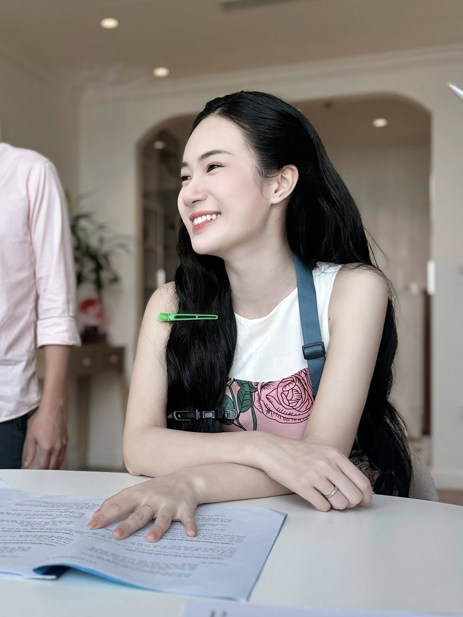 'Vợ màn ảnh' kém diễn viên Mạnh Trường 16 tuổi quê ở Bắc Ninh là ai? - Ảnh 1.