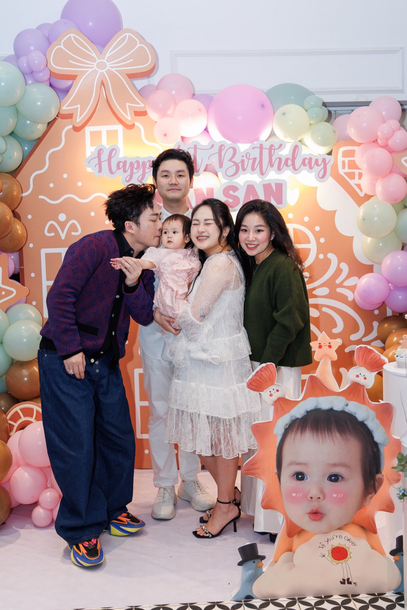 chau ngoai nsnd thanh lam chon cam mic trong tiec day nam 30e6cdd8e6074e56a1e4831fcfcff7d8 1531.jpg