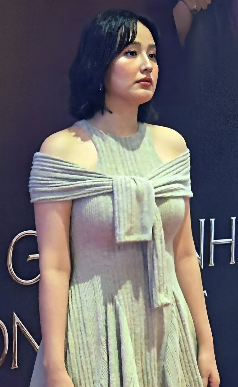 Mai Phương Thúy khoe dáng thon gọn tuyệt đối với bikini