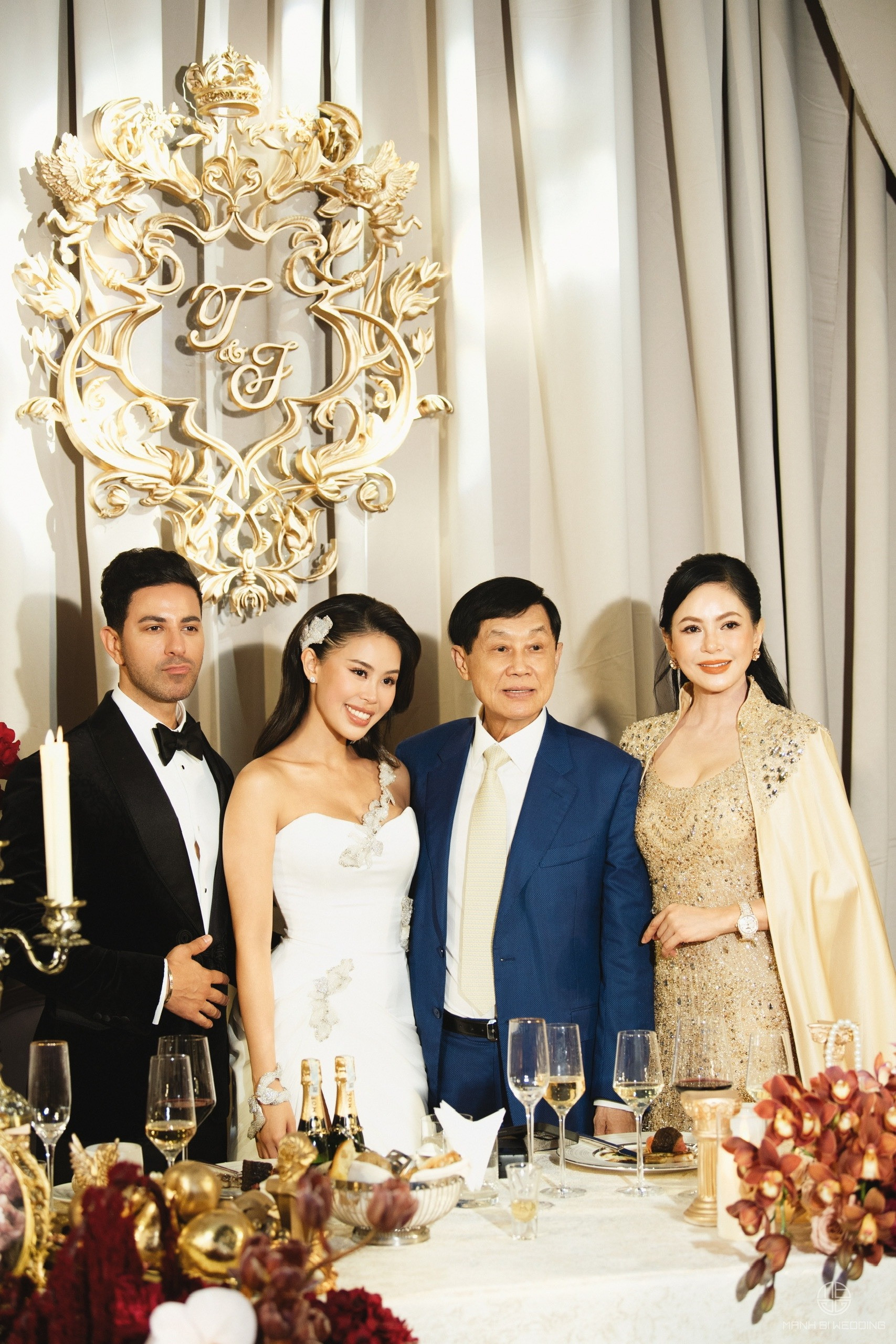 Điều đặc biệt mẹ tỷ phú làm trong đám cưới Tiên Nguyễn