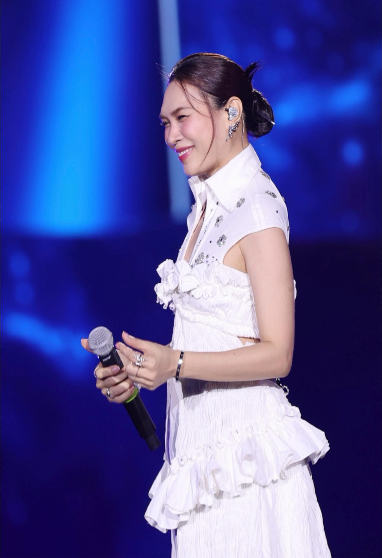 Mỹ Tâm 44 vẫn 'hack tuổi' với sắc vóc đẹp - Ảnh 10.