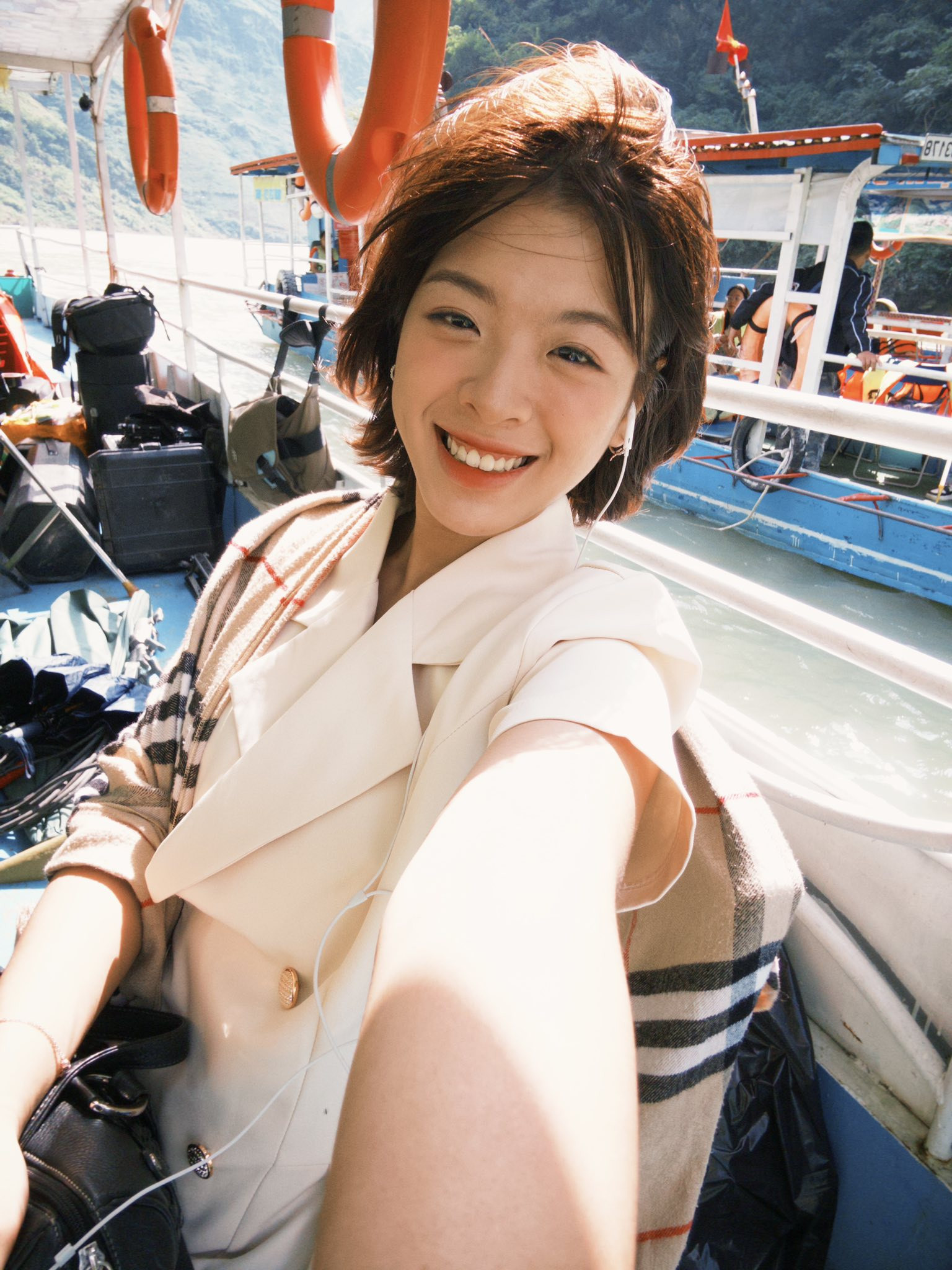 Nhan sắc con gái út NSƯT Chiều Xuân và những điều thú vị về vẻ đẹp của cô - Ảnh 5.