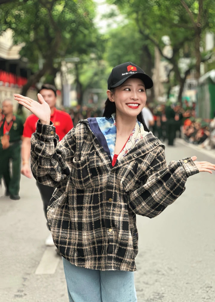 Quỳnh Châu sinh năm 1998, tốt nghiệp Đại học Sân khấu - Điện ảnh Hà Nội. Hiện cô là diễn viên của Nhà hát Kịch Hà Nội.