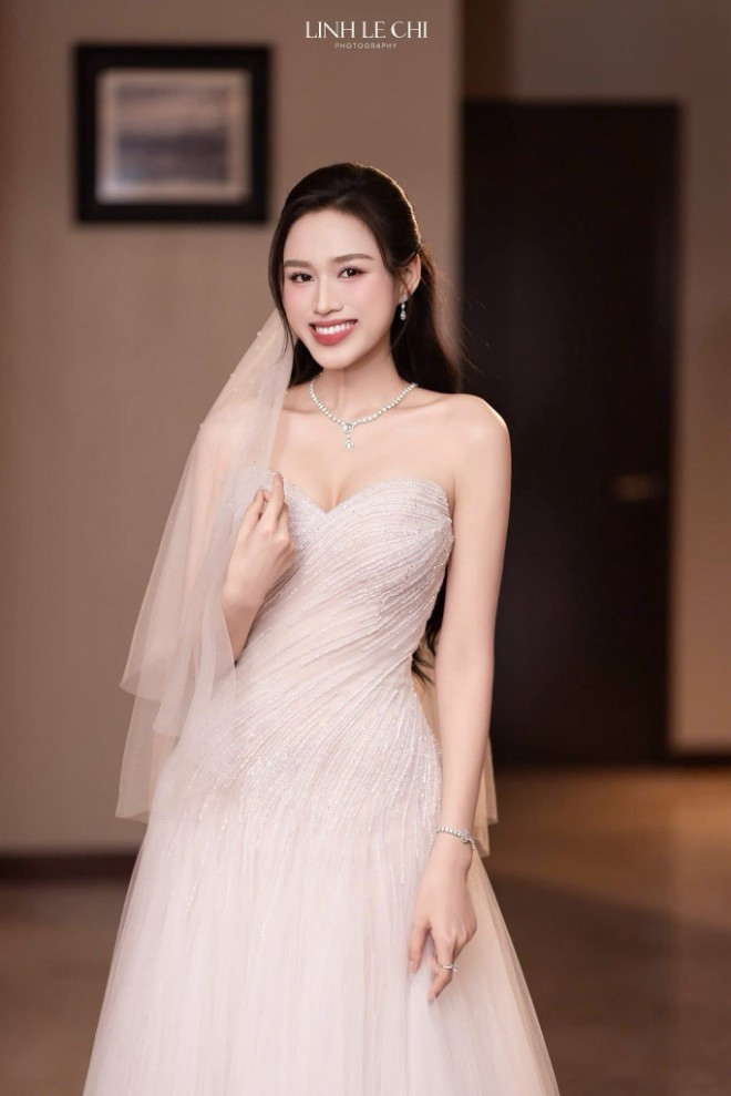 Đỗ Thị Hà thay đổi ngoại hình sau khi lấy chồng