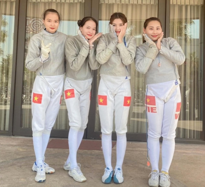 Cô từng khởi đầu ở môn điền kinh trước khi được các huấn luyện viên phát hiện tố chất đặc biệt phù hợp với đấu kiếm để đến con đường chuyên nghiệp như hiện tại.