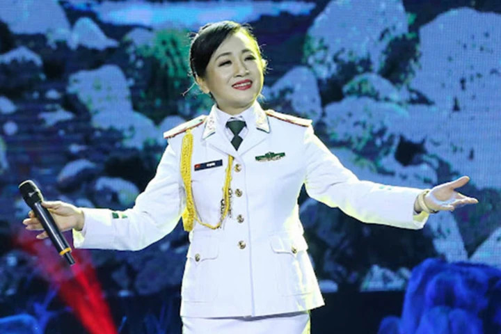 NSND Vi Hoa là một trong những nghệ sĩ góp giọng trong tiết mục