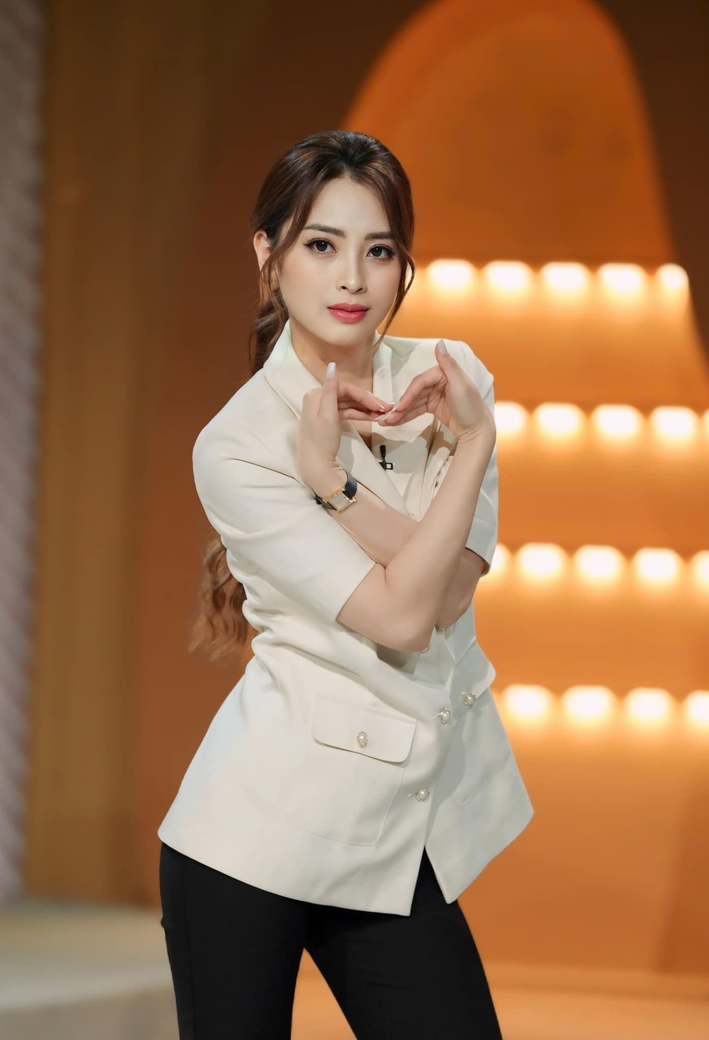 MC Huyền Trang Mù Tạt vừa nhận lời cầu hôn của danh thủ Đức Huy có gu thời trang đời thực ra sao? - Ảnh 7.