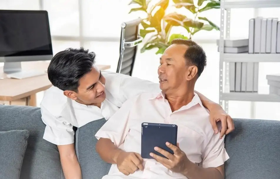 Tuổi già ở nhà con: Trải nghiệm khiến tôi thay đổi hoàn toàn suy nghĩ về tự do và hạnh phúc - Ảnh 1.