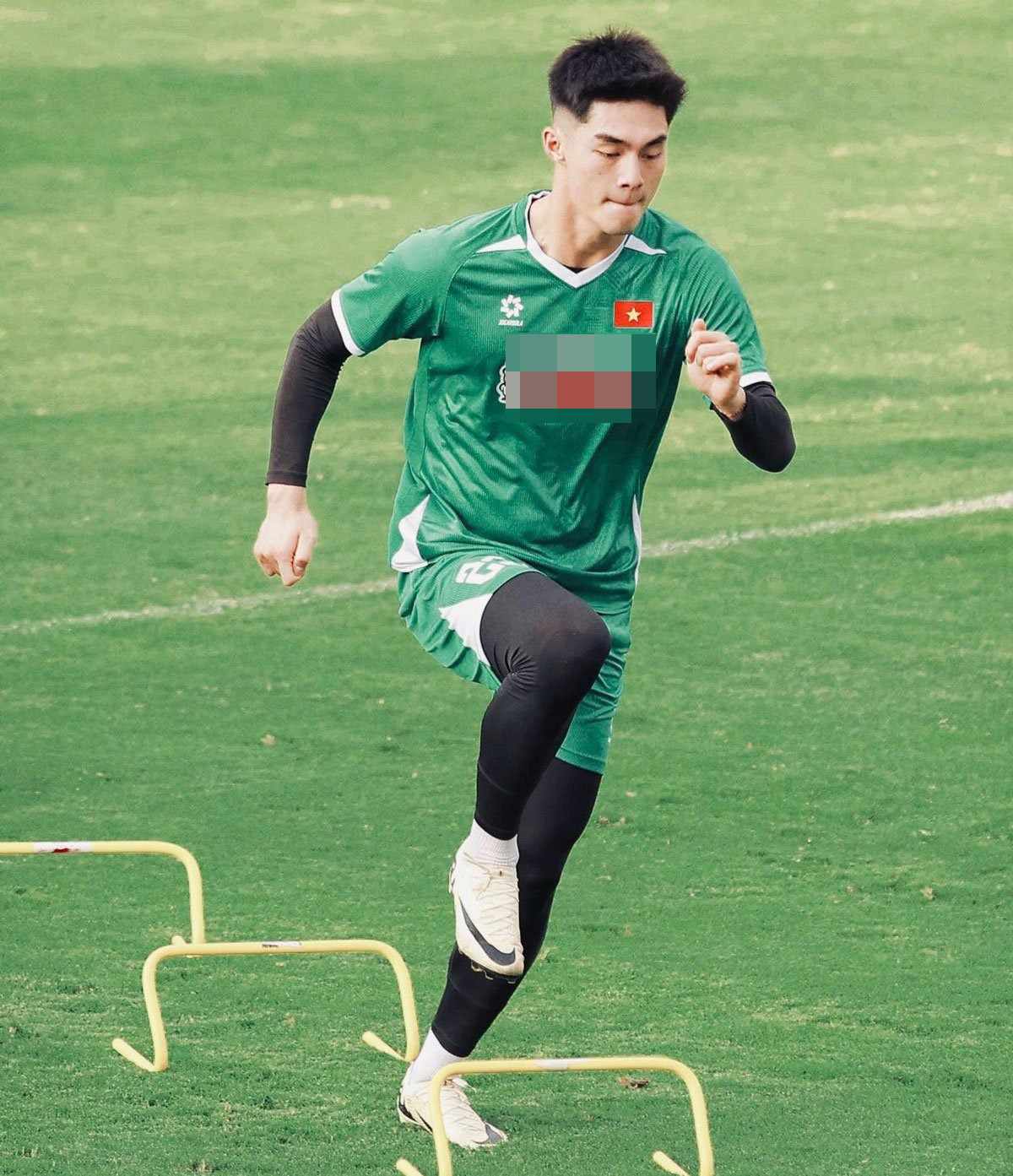 Chân dung thủ môn điển trai cao 1m90 bắt bóng siêu dính của U22 Việt Nam