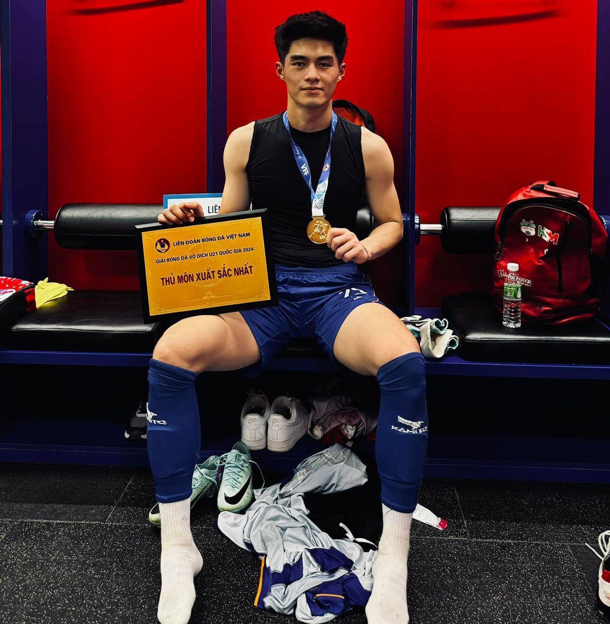 Chân dung thủ môn điển trai cao 1m90 bắt bóng siêu dính của U22 Việt Nam