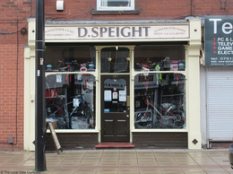 Khi nhiều người chán việc, cụ ông 75 tuổi vẫn bám trụ một công việc suốt 60 năm và cái kết - Ảnh 2.