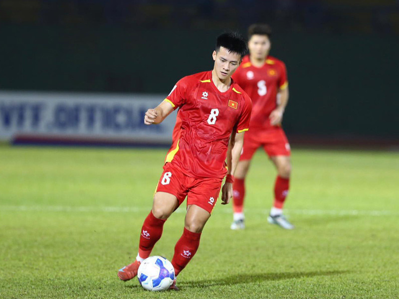 Loạt thông tin khủng về tiền đạo Nguyễn Thanh Nhàn giúp Việt Nam dẫn trước 3  2 trận gặp Thái Lan