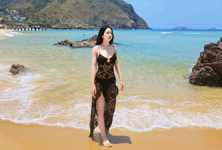 Người đẹp tự tin diện những bộ bikini khoe khéo vóc dáng săn chắc có được qua nhiều năm tập luyện cường độ cao.