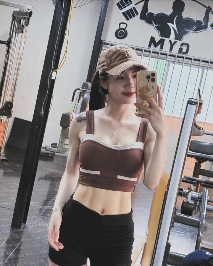 Các hoạt động quảng cáo, chụp hình mang lại cho cô nguồn thu nhập tốt, song nữ cầu thủ khẳng định bóng đá vẫn là đam mê lớn nhất.