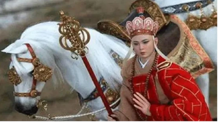 Chú ngựa trắng ban đầu thuộc một trung đoàn kỵ binh.