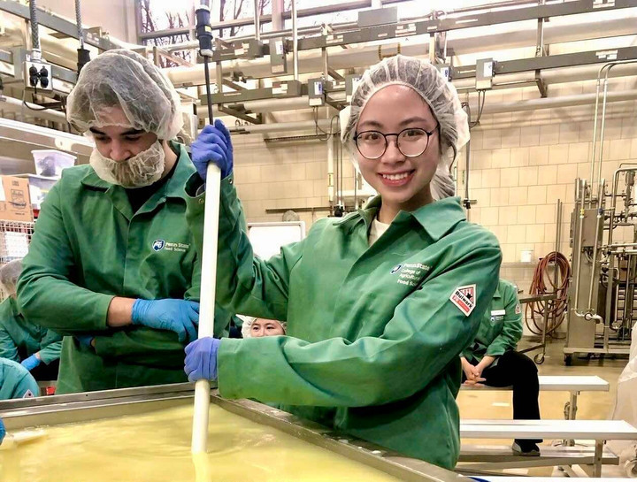 Trang làm trợ lý nghiên cứu tại Đại học Pennsylvania, giai đoạn 2023 – 2025.