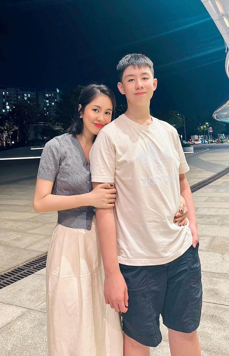 Con trai Lê Phương 13 tuổi vượt mốc 1m8 cao đụng trần nhà ngoại hình chuẩn soái ca