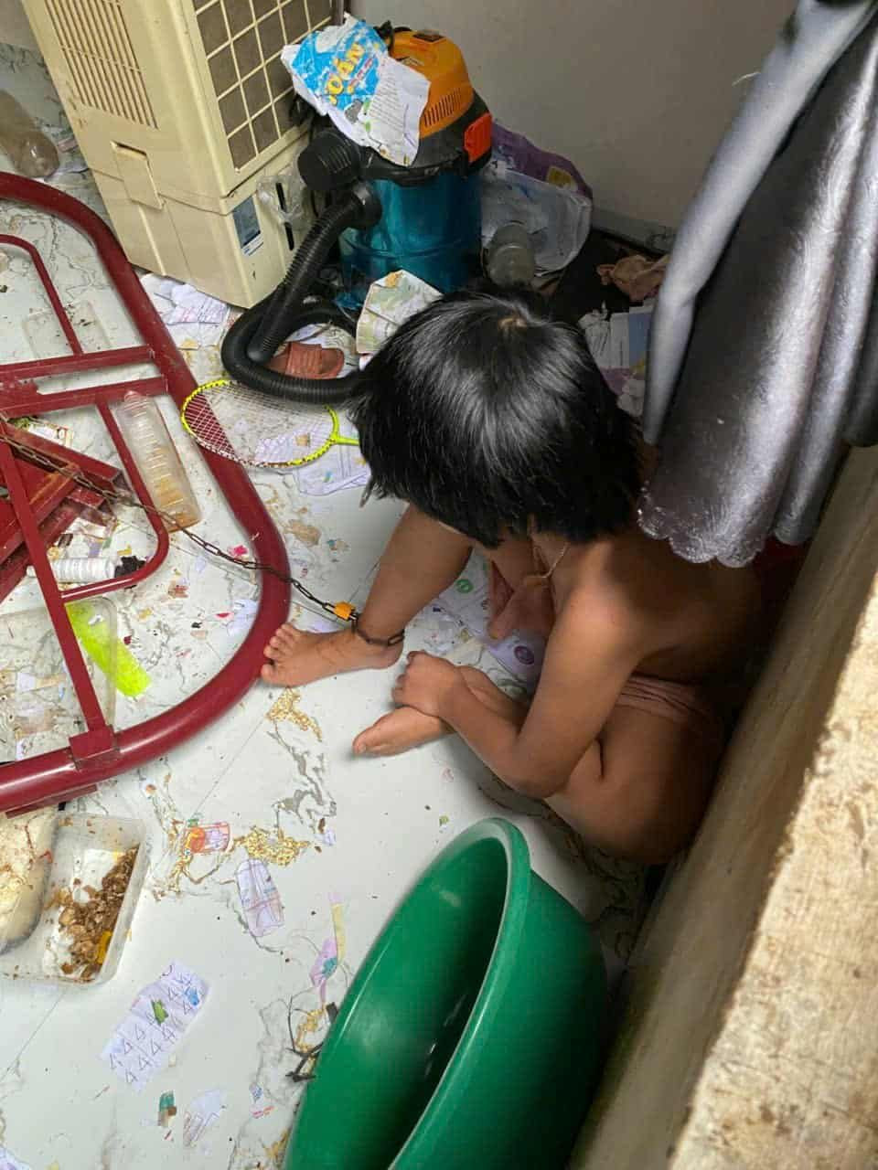 Vụ cha xích con gái gây phẫn nộ Tại Đắk Lắk: Hai cháu được giải cứu khỏi căn phòng bẩn thỉu - Ảnh 1.