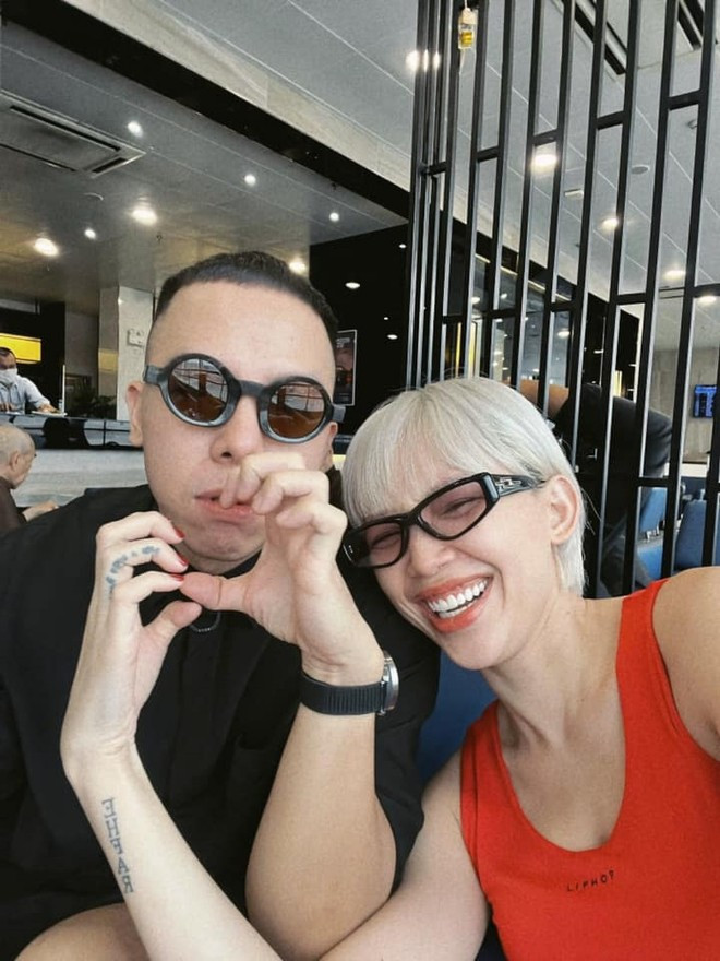 Hoàng Touliver ‘xuất hiện’ trở lại dưới bài viết của Tóc Tiên