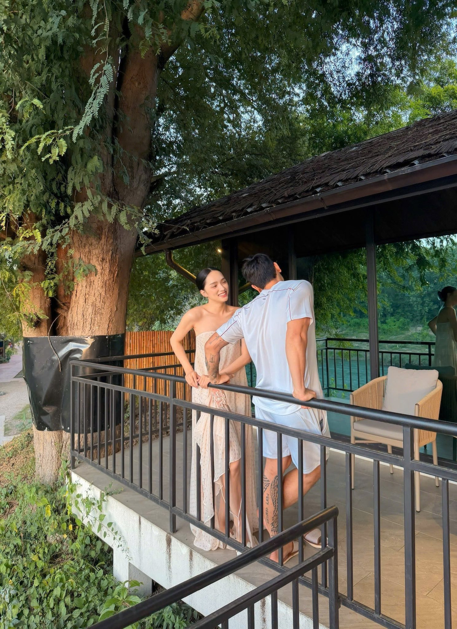 Hương Giang đi hâm nóng tình cảm bên Phú Cường khoảnh khắc tình tứ gây sốt