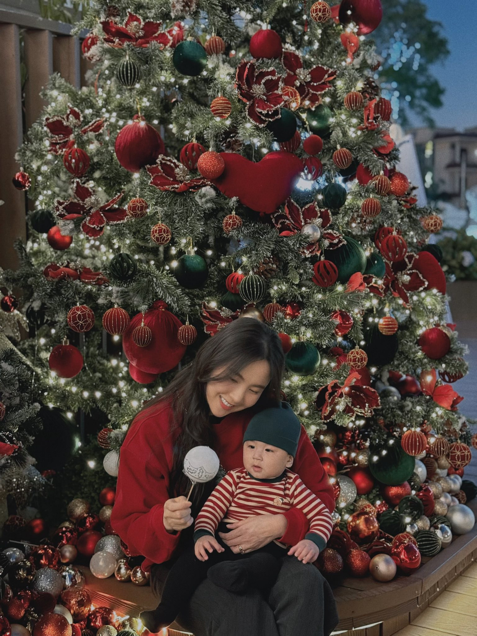 MC Mai Ngọc chia sẻ khoảnh khắc đáng yêu với con trai Panda chào Giáng sinh - Ảnh 2.