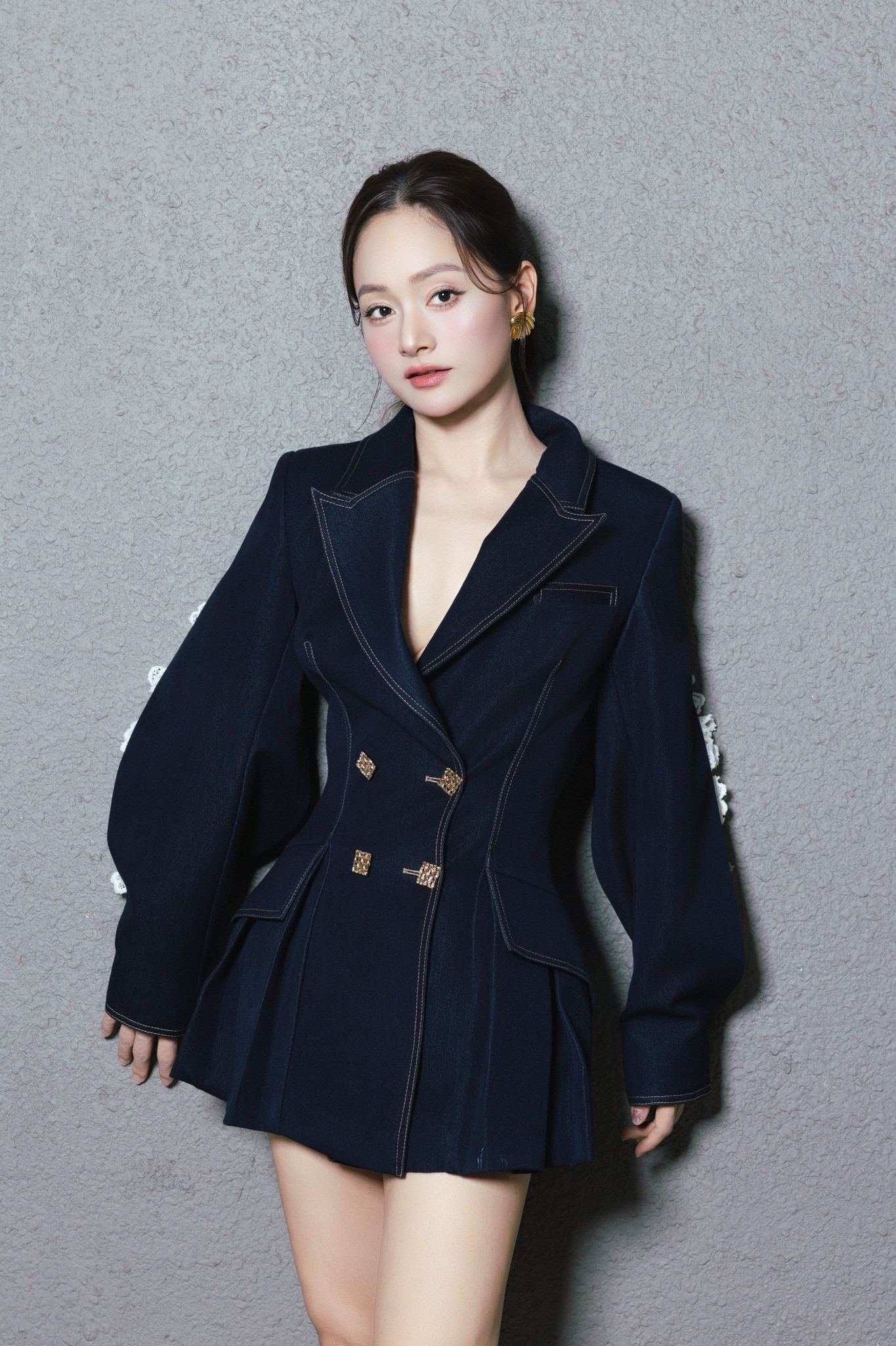 Lan Phương khoe sắc vóc gợi cảm sau khi ly hôn chồng Tây