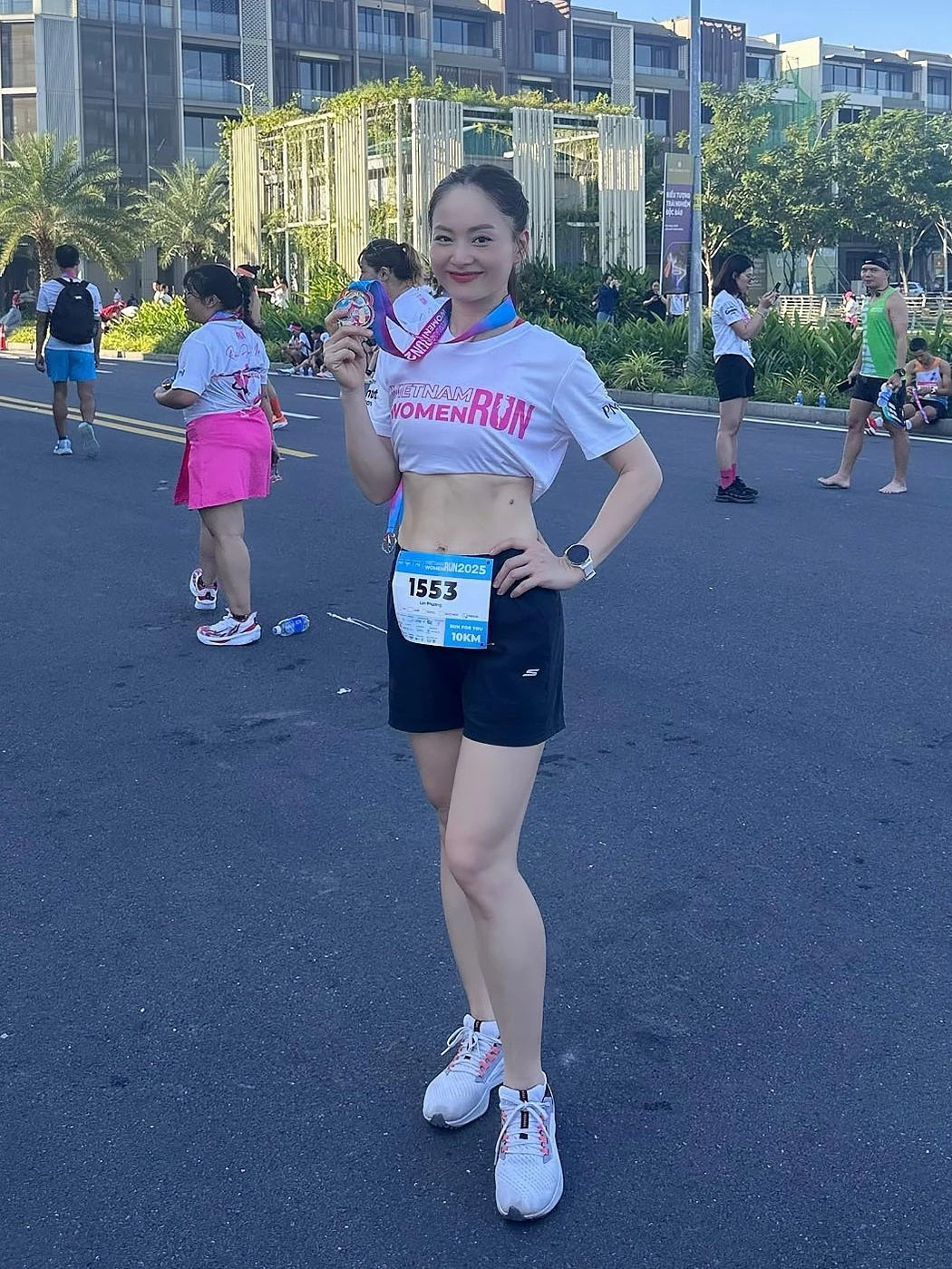 Lan Phương khoe sắc vóc gợi cảm sau khi ly hôn chồng Tây