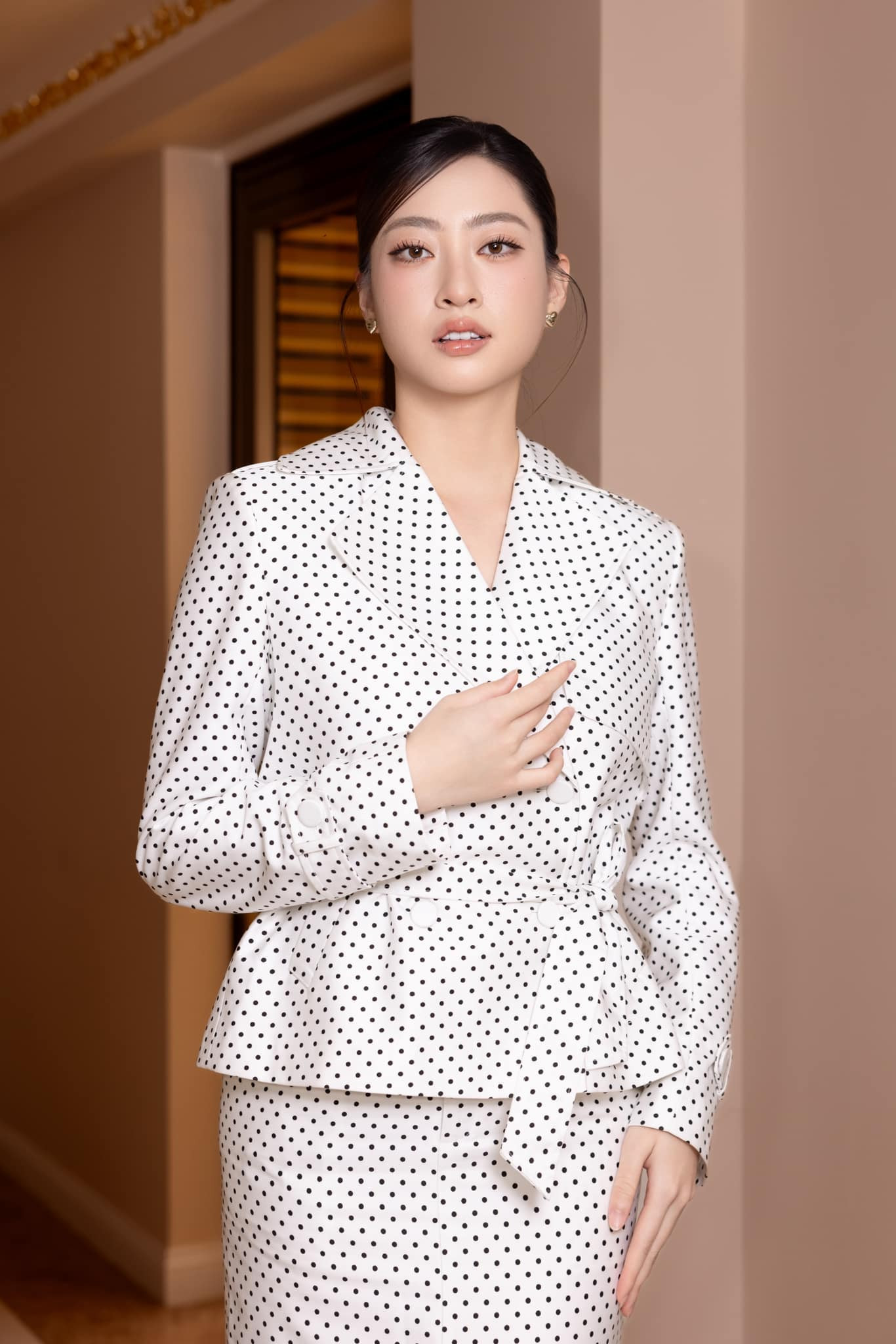 Lương thùy Linh gây chú ý với diện mạo mới và vai trò MC sự kiện - Ảnh 6.